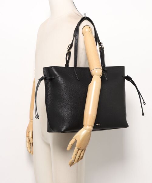 FURLA(フルラ)の「フルラ アヴァ (Furla Ava) トートバッグ L(トートバッグ・レディース・ブラック・ONE SIZE)」の2枚目の写真