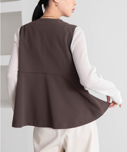 for/c(フォーシー)の「ペプラムジレ【サスティナブル】(ベスト・レディース・ブラウン/ブラック・L/M/S)」の3枚目の写真