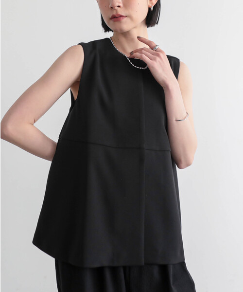 for/c(フォーシー)の「ペプラムジレ【サスティナブル】(ベスト・レディース・ブラウン/ブラック・L/M/S)」の1枚目の写真