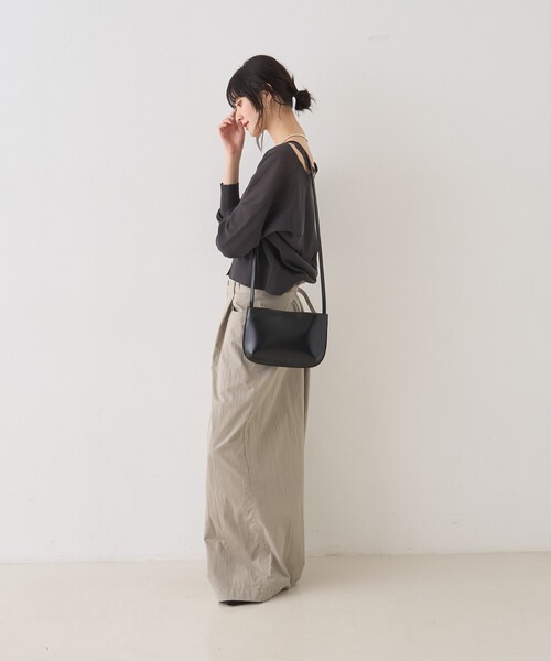 Rouge vif(ルージュヴィフ)の「ネックスリットVネックシアーカーディガン/ニット(カーディガン/ボレロ・レディース・グレー/オフホワイト/グリーン・フリー)」の7枚目の写真