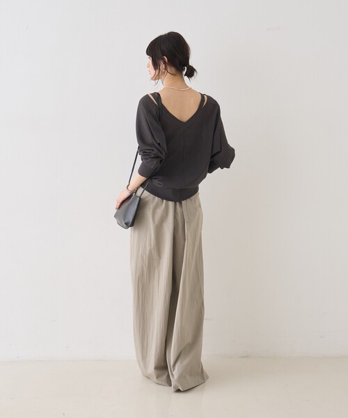 Rouge vif(ルージュヴィフ)の「ネックスリットVネックシアーカーディガン/ニット(カーディガン/ボレロ・レディース・グレー/オフホワイト/グリーン・フリー)」の8枚目の写真