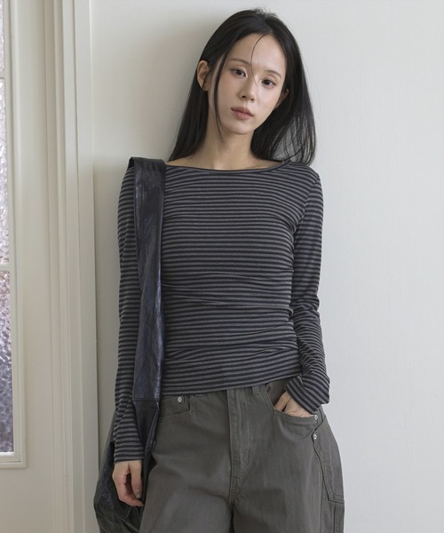 UNE MANSION(ユヌマンション)の「ベーシックルーズネックサイドシャーリングレイヤードストライプTシャツカットソー(Tシャツ/カットソー・レディース・ブラック/ベビーピンク/ブルー系その他・FREE)」の1枚目の写真