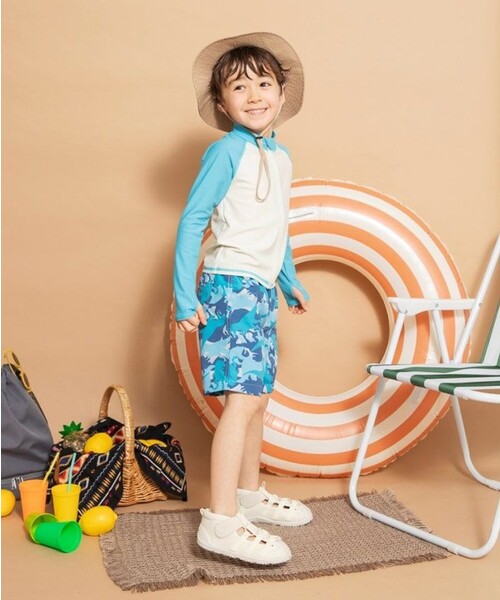 BRANSHES（ブランシェス）の「【水着 / SWIM】長袖ラッシュガード＆サーフパンツセット（水着・キッズ・チャコールグレー/ブルー・120/100/110/90）」の17枚目の写真