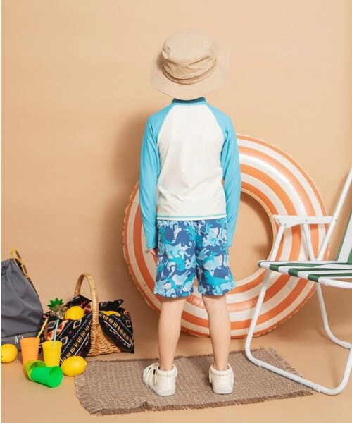 BRANSHES（ブランシェス）の「【水着 / SWIM】長袖ラッシュガード＆サーフパンツセット（水着・キッズ・チャコールグレー/ブルー・120/100/110/90）」の16枚目の写真