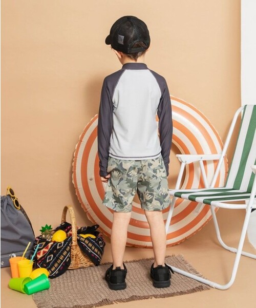 BRANSHES（ブランシェス）の「【水着 / SWIM】長袖ラッシュガード＆サーフパンツセット（水着・キッズ・チャコールグレー/ブルー・120/100/110/90）」の11枚目の写真