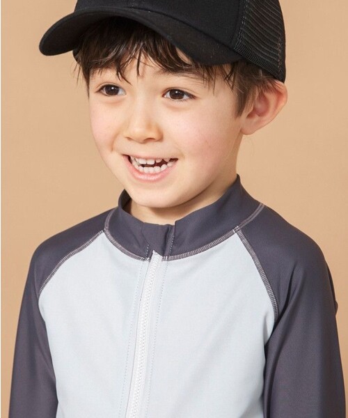 BRANSHES（ブランシェス）の「【水着 / SWIM】長袖ラッシュガード＆サーフパンツセット（水着・キッズ・チャコールグレー/ブルー・120/100/110/90）」の8枚目の写真