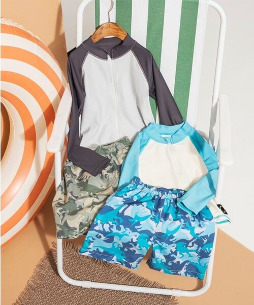 BRANSHES（ブランシェス）の「【水着 / SWIM】長袖ラッシュガード＆サーフパンツセット（水着・キッズ・チャコールグレー/ブルー・120/100/110/90）」の3枚目の写真