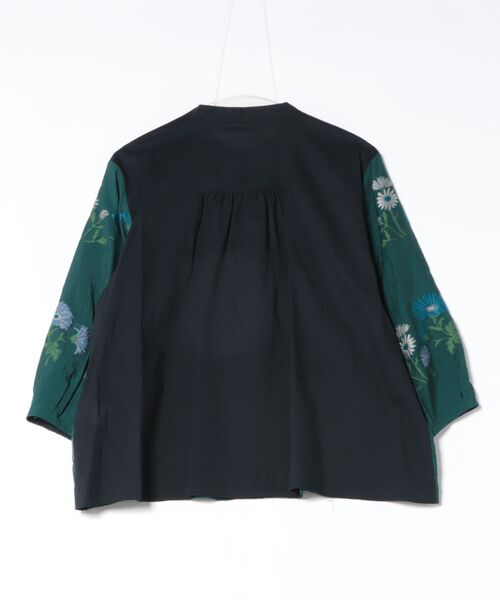 SUPER HAKKA（スーパーハッカ）の「レインボーマーガレットカットジャカード　コクーンスリーブブラウス（シャツ/ブラウス・レディース・ベージュ/グリーン・FREE）」の3枚目の写真