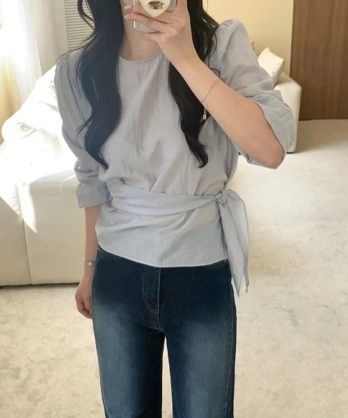 Aelina（エリナ）の「リボン付きクルーネックシャツブラウス（シャツ/ブラウス・レディース・ベージュ/ブラウン/ブルー・FREE）」の8枚目の写真