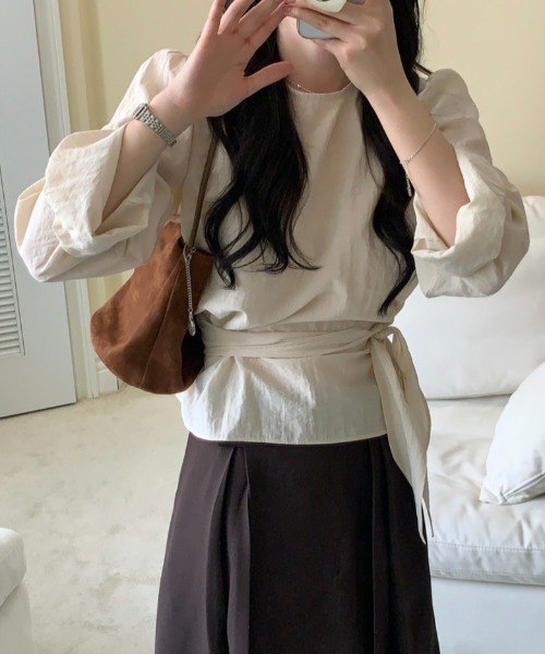 Aelina（エリナ）の「リボン付きクルーネックシャツブラウス（シャツ/ブラウス・レディース・ベージュ/ブラウン/ブルー・FREE）」の17枚目の写真