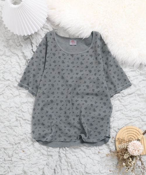JEMORGAN(ジェーイーモーガン)の「JEMORGAN ワッフル花柄ピグメント加工H/Sクルー(パック)(Tシャツ/カットソー・レディース・ブルー/グレー/イエロー・F)」の4枚目の写真
