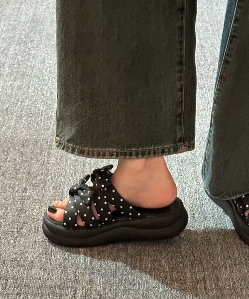 AsRiRe（アスリレイ）の「26ss ドット柄ダブルリボン厚底サンダル（サンダル・レディース・ブラック/ホワイト・L/M/S）」の12枚目の写真