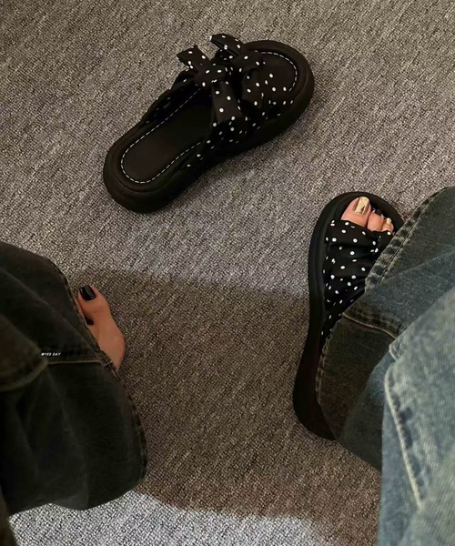 AsRiRe（アスリレイ）の「26ss ドット柄ダブルリボン厚底サンダル（サンダル・レディース・ブラック/ホワイト・L/M/S）」の14枚目の写真
