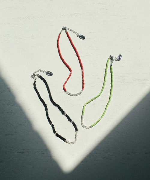 ROSE BUD（ローズバッド）の「COLOR BEADS NECKLACE（ネックレス・レディース・ブラック/グリーン/レッド・ONE SIZE）」の5枚目の写真