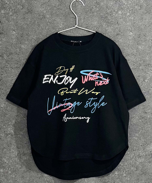 THE CASUAL(カジュアル)の「グラフィックプリント オーバーサイズ Tシャツ(Tシャツ/カットソー・キッズ・チャコール/ブラック系その他/ホワイト系その他/杢グレー/ブラック/オフホワイト・150cm/140cm/130cm/120cm/110cm/160cm)」の4枚目の写真