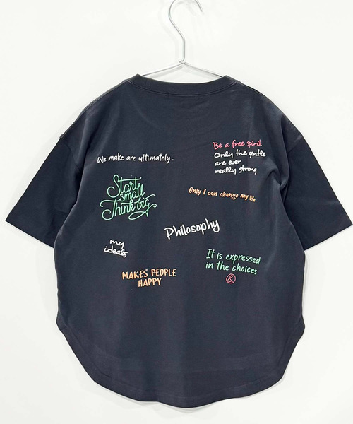 THE CASUAL(カジュアル)の「グラフィックプリント オーバーサイズ Tシャツ(Tシャツ/カットソー・キッズ・チャコール/ブラック系その他/ホワイト系その他/杢グレー/ブラック/オフホワイト・150cm/140cm/130cm/120cm/110cm/160cm)」の18枚目の写真