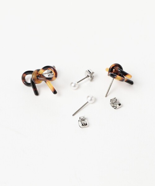 BEAMS BOY（ビームスボーイ）の「リボン ピアス セット（ピアス（両耳用）・レディース・ブラウン/ブラック・ONE SIZE）」の4枚目の写真