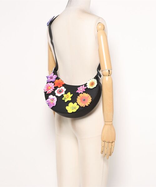 Desigual（デシグアル）の「【Desigual x Tyler McGillivary】 3Dフラワーコラボフェイクレザーショルダーバッグ（ショルダーバッグ・レディース・ブラック・FREE）」の7枚目の写真