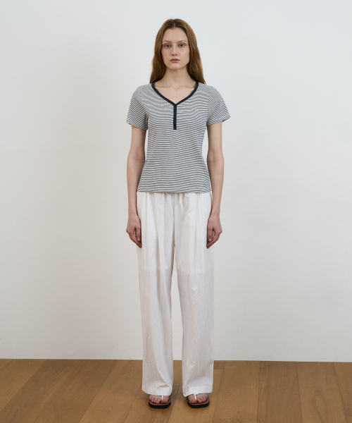 DEHEVE（デヘヴェ）の「Stripe Henley Neck T-shirt [Ivory]（Tシャツ/カットソー・レディース・アイボリー・OS）」の2枚目の写真