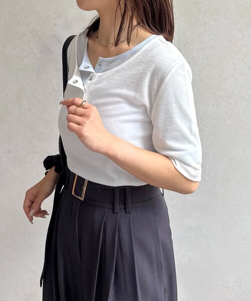 Thevon(ゼボン)の「シアーリブヘンリーネック5分袖プルオーバー(Tシャツ/カットソー・レディース・ピンク/オフホワイト/グレー/サックスブルー・FREE)」の6枚目の写真