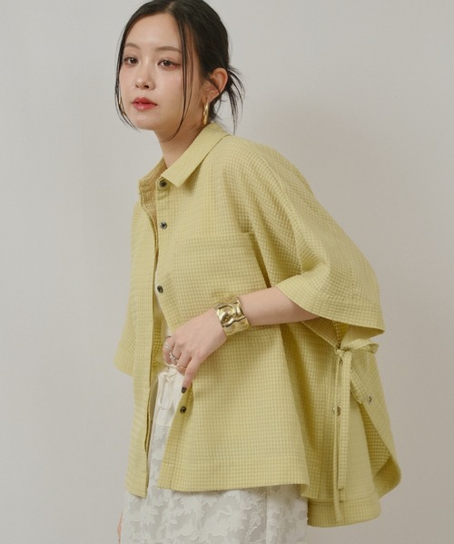 palm RICHE(ポームリシュ)の「テクスチャーポンチョシャツ(シャツ/ブラウス・レディース・イエロー×グリーン/オフホワイト/ブラック・M)」の3枚目の写真