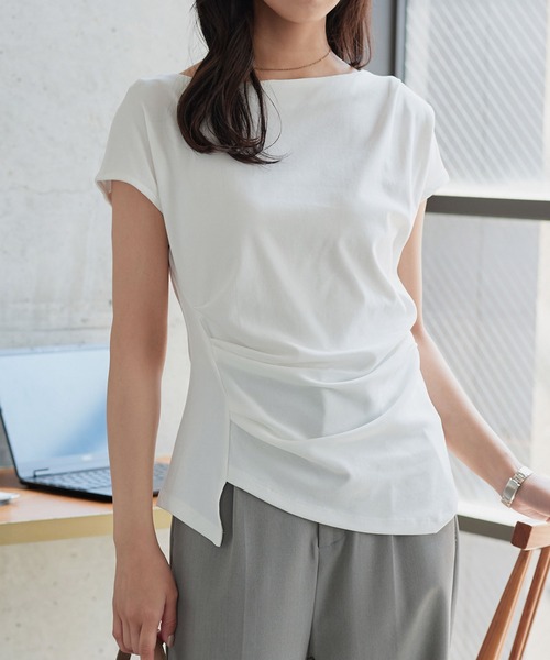 KOBE LETTUCE(コウベレタス)の「接触冷感・UVカット選べるドレープトップス(Tシャツ/カットソー・レディース・ブラック系/サックスブルー/ベージュ系/ホワイト系/ベージュ/オフホワイト/サックスブルー系/ブラック/アイボリー系/アイボリー/アイボリー系2/アイボリー系1・M1/M)」の16枚目の写真