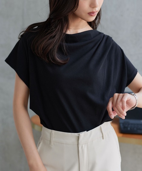 KOBE LETTUCE(コウベレタス)の「接触冷感・UVカット選べるドレープトップス(Tシャツ/カットソー・レディース・ブラック系/サックスブルー/ベージュ系/ホワイト系/ベージュ/オフホワイト/サックスブルー系/ブラック/アイボリー系/アイボリー/アイボリー系2/アイボリー系1・M1/M)」の17枚目の写真
