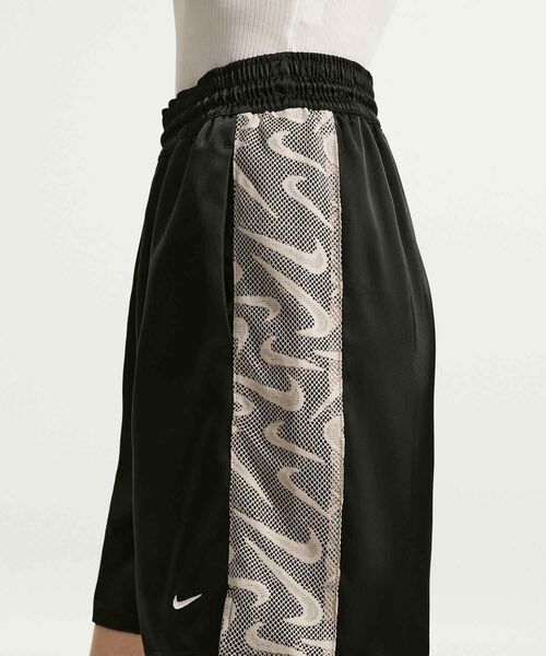 NIKE（ナイキ）の「ナイキ スポーツウェア チル レース ウィメンズ ルーズ ミッドライズ ショートパンツ / Nike Sportswear Chill Lace Women's Loose Mid-Rise Shorts IM8386-010 Black（その他パンツ・レディース・ブラック・XL/L/XS/S/M）」の3枚目の写真