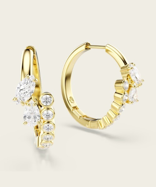 SWAROVSKI（スワロフスキー）の「【公式】【スワロフスキー】Mesmera フープピアス, ミックスカット, ホワイト, 18Kゴールドコーティング（ピアス（両耳用）・レディース・ゴールド系・ONE SIZE）」の4枚目の写真