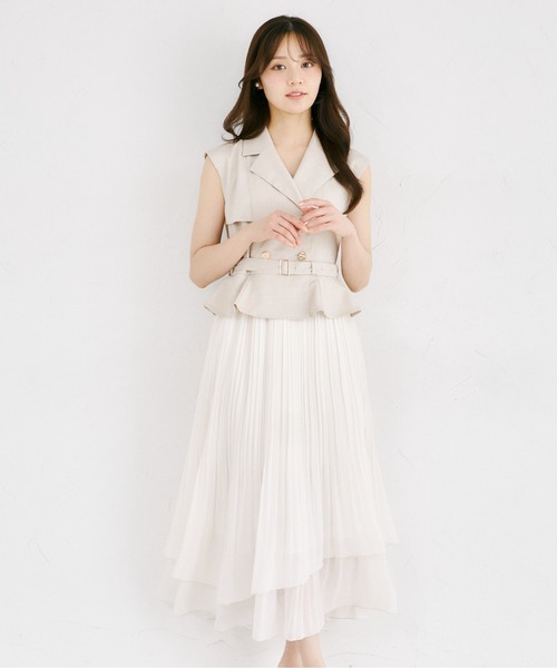 tocco closet(トッコ クローゼット)の「イレヘムプリーツスカートドッキングトレンチライクワンピース(ワンピース・レディース・ベージュ/ネイビー・M)」の1枚目の写真