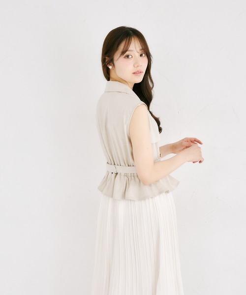 tocco closet(トッコ クローゼット)の「イレヘムプリーツスカートドッキングトレンチライクワンピース(ワンピース・レディース・ベージュ/ネイビー・M)」の11枚目の写真