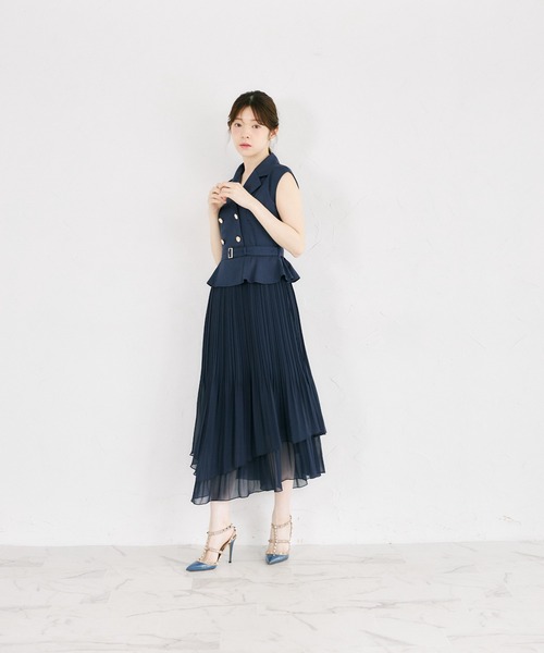 tocco closet(トッコ クローゼット)の「イレヘムプリーツスカートドッキングトレンチライクワンピース(ワンピース・レディース・ベージュ/ネイビー・M)」の15枚目の写真