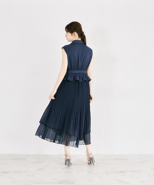 tocco closet(トッコ クローゼット)の「イレヘムプリーツスカートドッキングトレンチライクワンピース(ワンピース・レディース・ベージュ/ネイビー・M)」の17枚目の写真