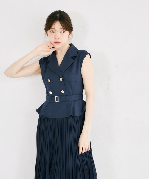 tocco closet(トッコ クローゼット)の「イレヘムプリーツスカートドッキングトレンチライクワンピース(ワンピース・レディース・ベージュ/ネイビー・M)」の19枚目の写真