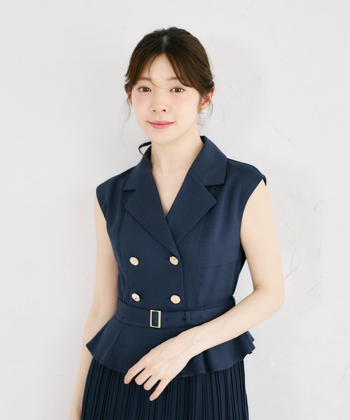 tocco closet(トッコ クローゼット)の「イレヘムプリーツスカートドッキングトレンチライクワンピース(ワンピース・レディース・ベージュ/ネイビー・M)」の20枚目の写真