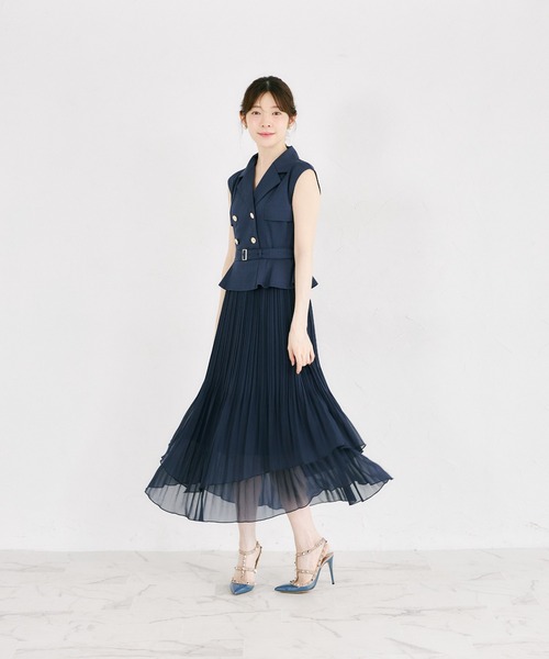 tocco closet(トッコ クローゼット)の「イレヘムプリーツスカートドッキングトレンチライクワンピース(ワンピース・レディース・ベージュ/ネイビー・M)」の13枚目の写真