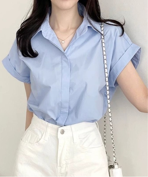 center i(センターアイ)の「【ゆるっと細見え】前開き半袖白シャツブラウスきれいめトップス(シャツ/ブラウス・レディース・ホワイト/ブルー・FREE)」の1枚目の写真