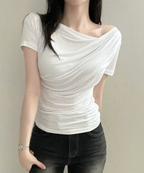 VIVID LADY(ビビッドレディー)の「アシンメトリードレープネック 半袖トップス(Tシャツ/カットソー・レディース・ベージュ/ミント/ブラック/ホワイト・FREE)」の6枚目の写真