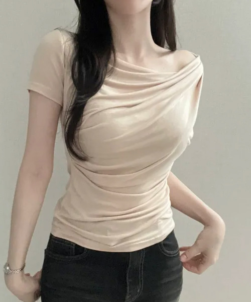 VIVID LADY(ビビッドレディー)の「アシンメトリードレープネック 半袖トップス(Tシャツ/カットソー・レディース・ベージュ/ミント/ブラック/ホワイト・FREE)」の9枚目の写真