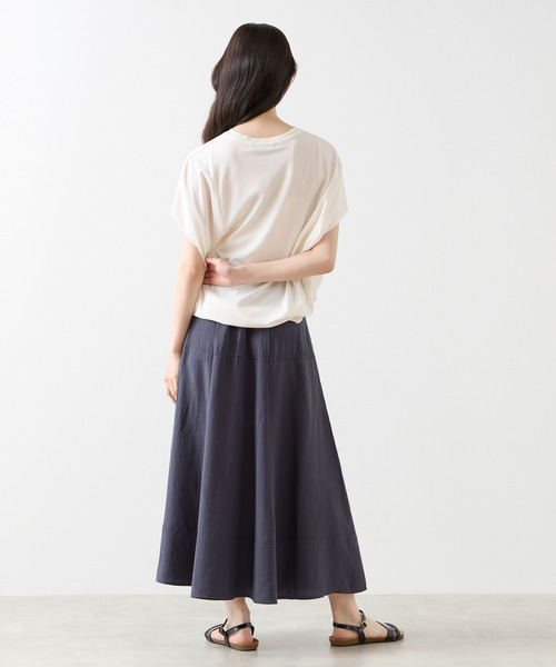 LOGEMENT DE CLAIRE(ロジュモンドクレール)の「タックショルダーラウンドヘムプルオーバー(Tシャツ/カットソー・レディース・ブラック/オフホワイト/チャコールグレー/カーキ・FREE)」の10枚目の写真