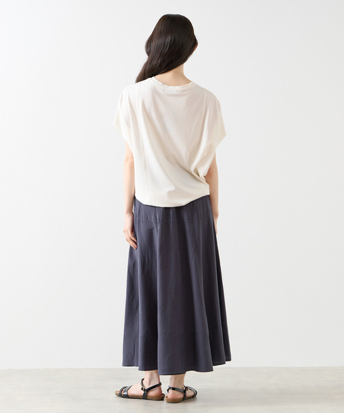 LOGEMENT DE CLAIRE(ロジュモンドクレール)の「タックショルダーラウンドヘムプルオーバー(Tシャツ/カットソー・レディース・ブラック/オフホワイト/チャコールグレー/カーキ・FREE)」の11枚目の写真