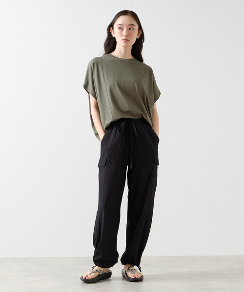 LOGEMENT DE CLAIRE(ロジュモンドクレール)の「タックショルダーラウンドヘムプルオーバー(Tシャツ/カットソー・レディース・ブラック/オフホワイト/チャコールグレー/カーキ・FREE)」の22枚目の写真