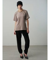 スリムテーパードパンツ