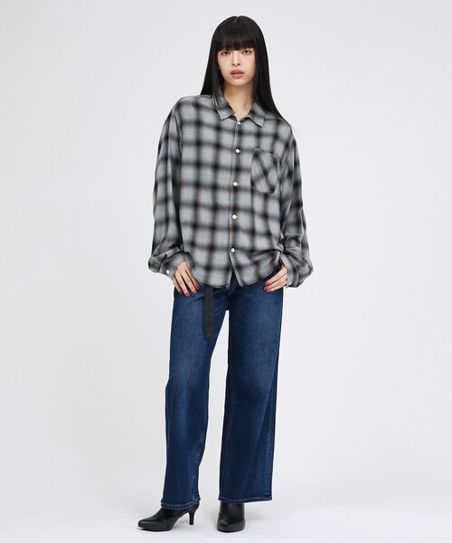 REMI RELIEF(レミレリーフ)の「【REMI RELIEF / レミレリーフ】レーヨンオンブレーチェックシャツ(シャツ/ブラウス・レディース・グレー/ブラック・フリー)」の3枚目の写真