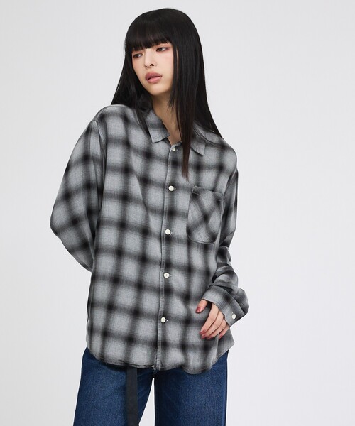 REMI RELIEF(レミレリーフ)の「【REMI RELIEF / レミレリーフ】レーヨンオンブレーチェックシャツ(シャツ/ブラウス・レディース・グレー/ブラック・フリー)」の6枚目の写真