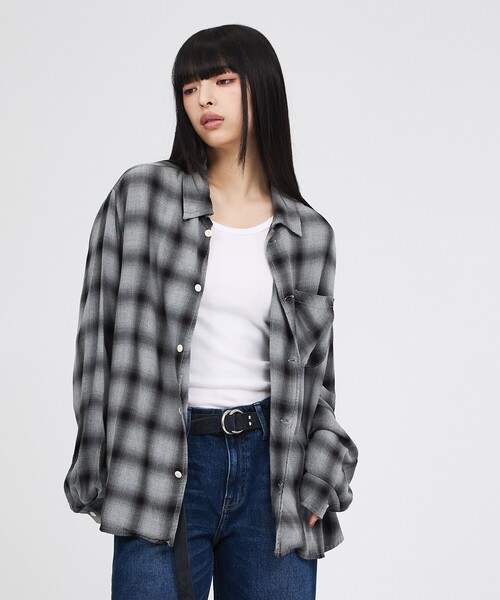 REMI RELIEF(レミレリーフ)の「【REMI RELIEF / レミレリーフ】レーヨンオンブレーチェックシャツ(シャツ/ブラウス・レディース・グレー/ブラック・フリー)」の10枚目の写真
