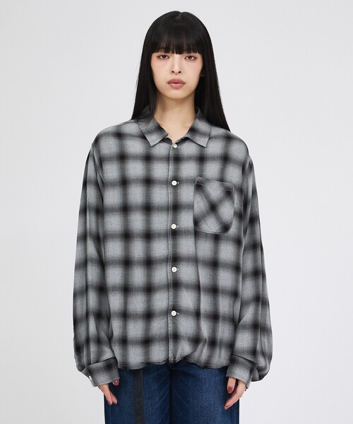 REMI RELIEF(レミレリーフ)の「【REMI RELIEF / レミレリーフ】レーヨンオンブレーチェックシャツ(シャツ/ブラウス・レディース・グレー/ブラック・フリー)」の21枚目の写真