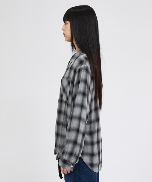 REMI RELIEF(レミレリーフ)の「【REMI RELIEF / レミレリーフ】レーヨンオンブレーチェックシャツ(シャツ/ブラウス・レディース・グレー/ブラック・フリー)」の22枚目の写真