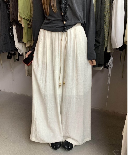 LETee（レティー）の「美しいワイドシルエットでこなれ感を演出。毎日穿きたくなるタック入りワイドパンツ（その他パンツ・レディース・ホワイト/ブラック/ベージュ・FREE）」の5枚目の写真
