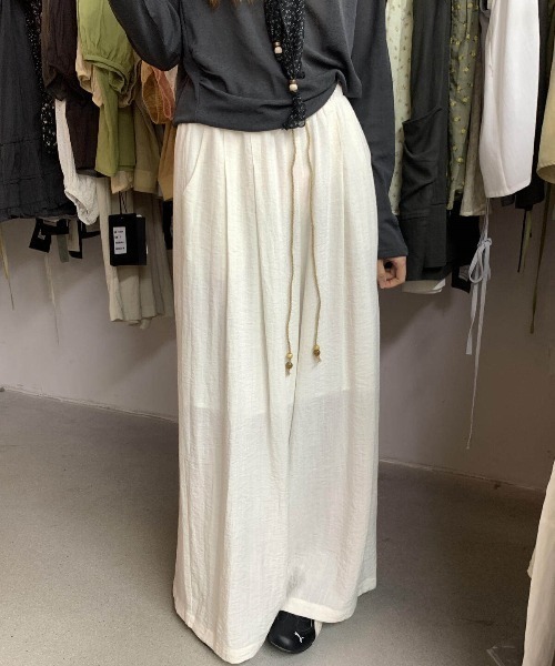 LETee（レティー）の「美しいワイドシルエットでこなれ感を演出。毎日穿きたくなるタック入りワイドパンツ（その他パンツ・レディース・ホワイト/ブラック/ベージュ・FREE）」の8枚目の写真